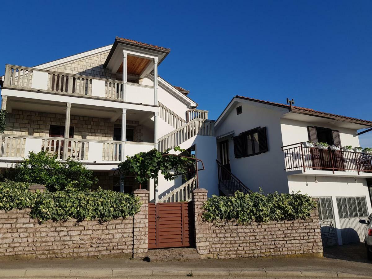 Apartments Milicic تْشيرسيك نوفي المظهر الخارجي الصورة