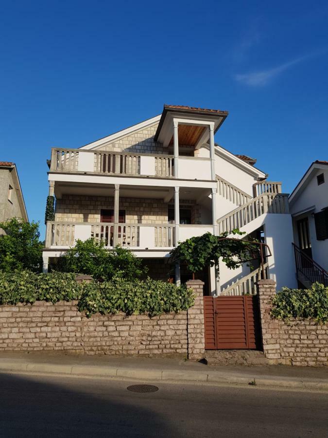 Apartments Milicic تْشيرسيك نوفي المظهر الخارجي الصورة